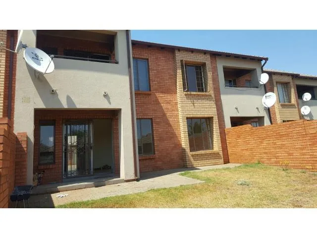 2 Bedroom Apartment / flat to rent in Eco Park Estate
