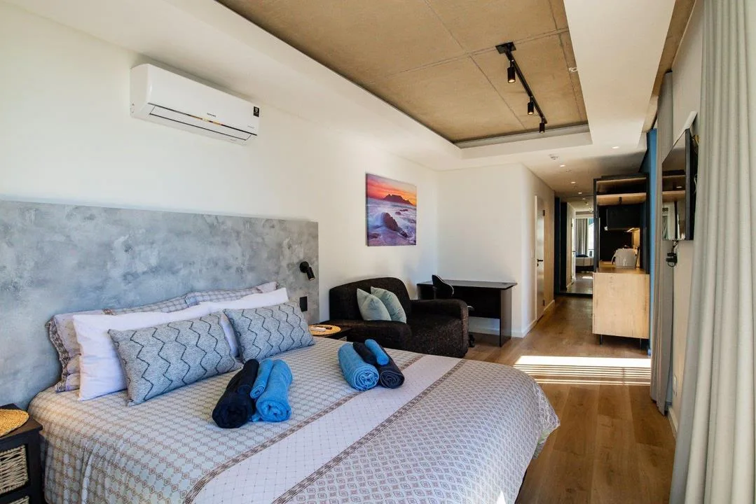0.5 Bedroom Apartment / flat to rent in Sea Point