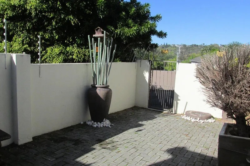 2 Bedroom Townhouse to rent in Beacon Bay