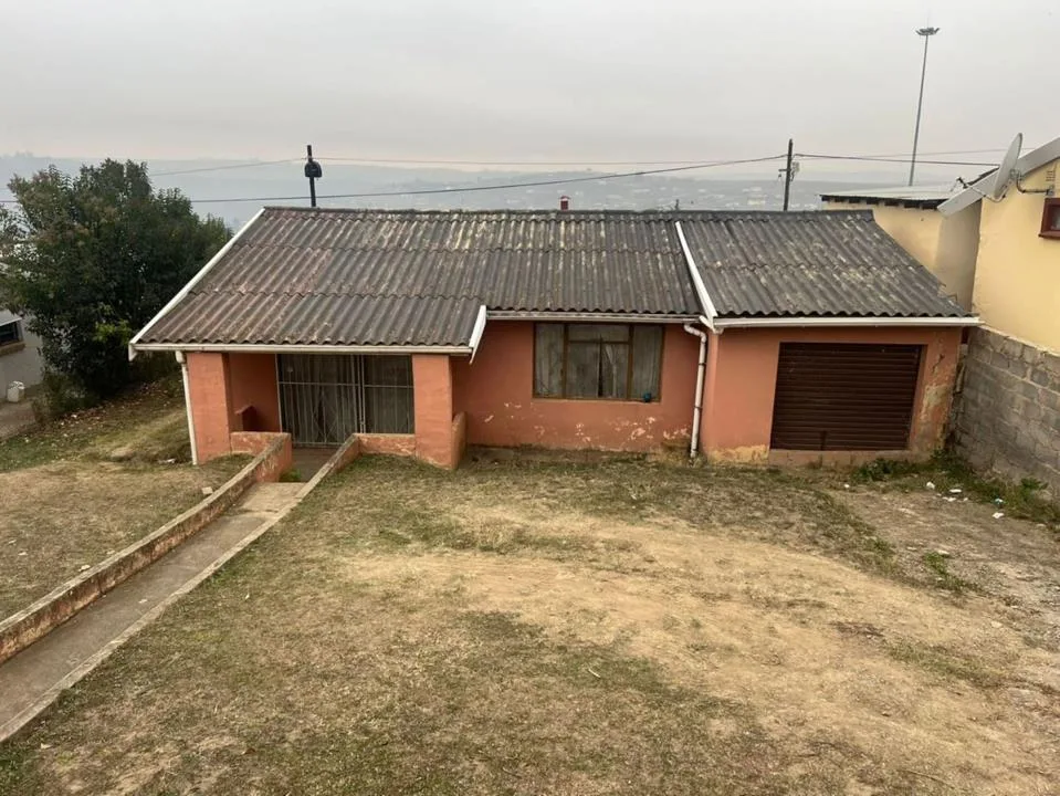 3 Bedroom House for sale in Ikwezi