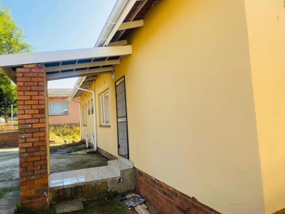 3 Bedroom House for sale in Southernwood
