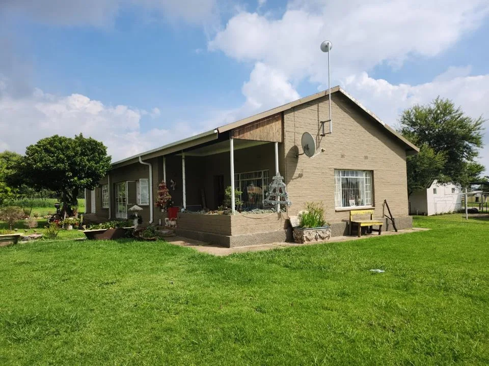 4 Bedroom House for sale in Oranjeville