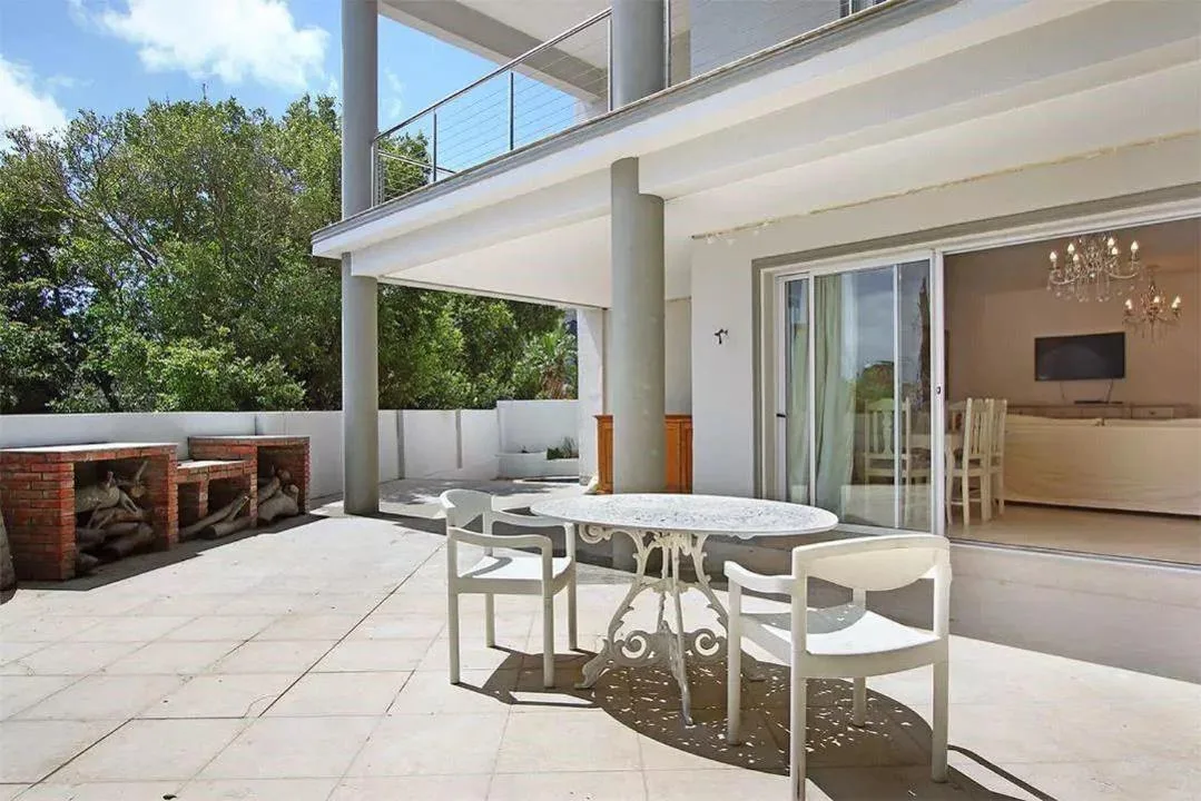 3 Bedroom Apartment / flat to rent in Camps Bay