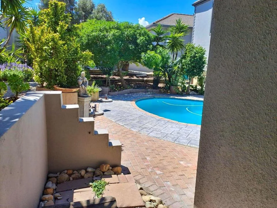 2 Bedroom House to rent in West Beach