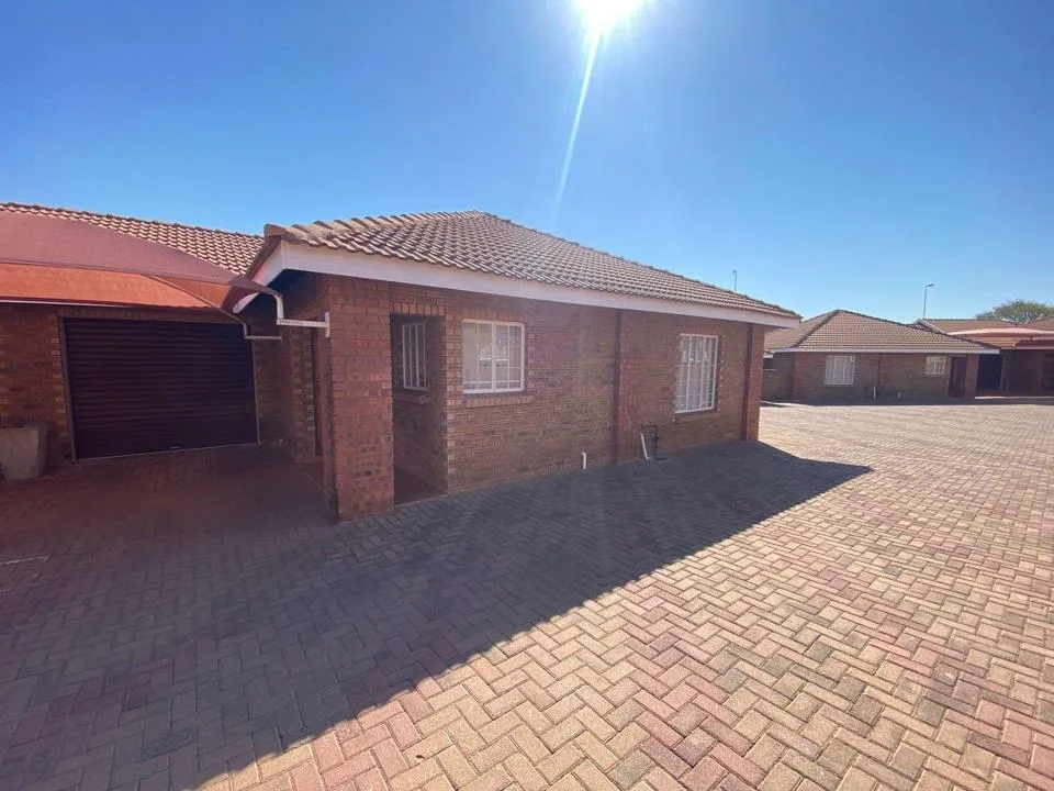2 Bedroom Townhouse for sale in Bendor Ridge