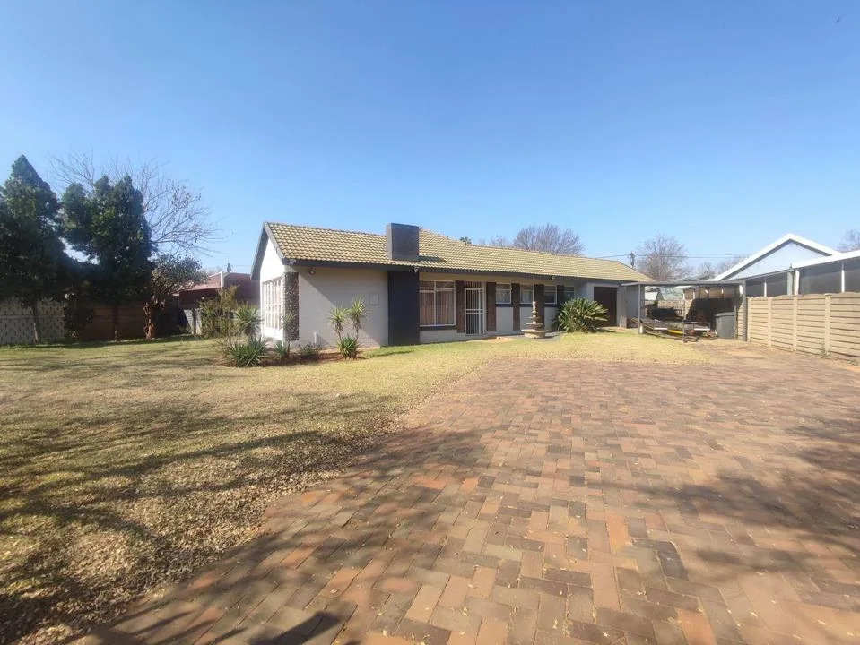 3 Bedroom House to rent in Risiville
