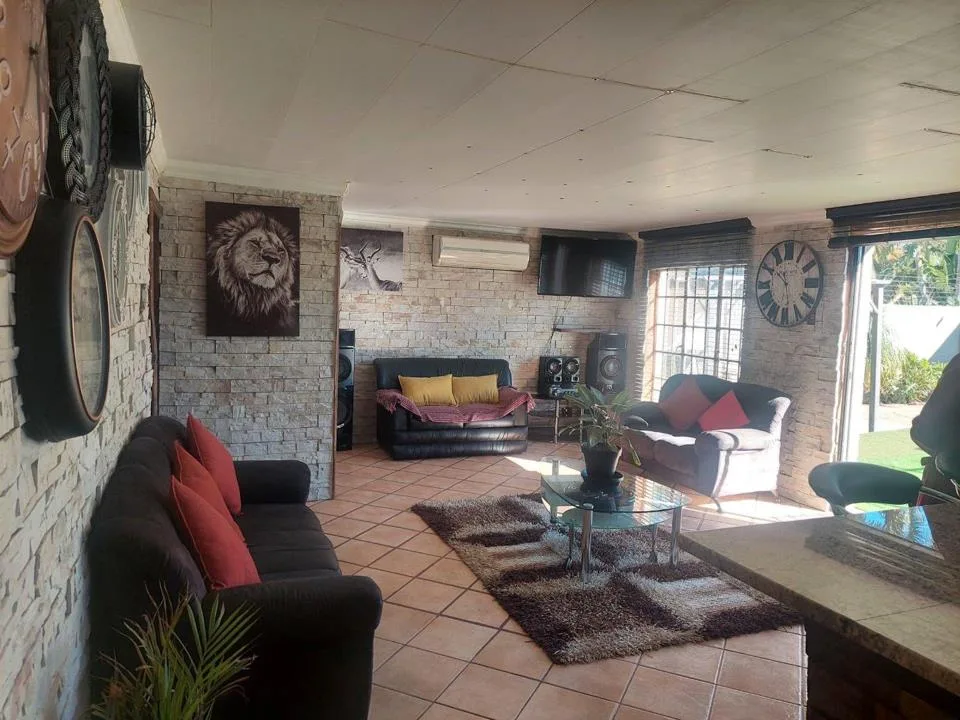 4 Bedroom House for sale in Rhodesdene