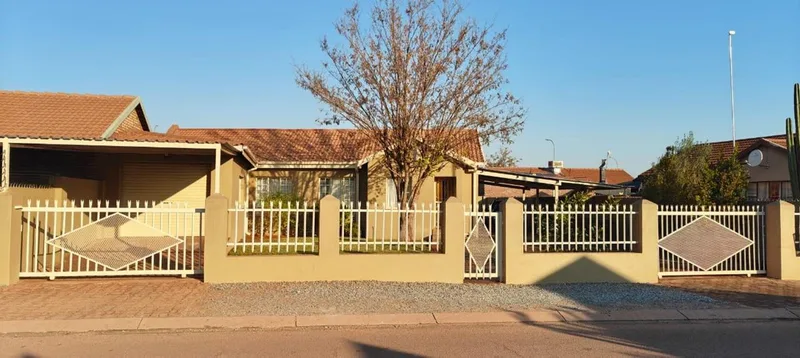 3 Bedroom House for sale in Kathu