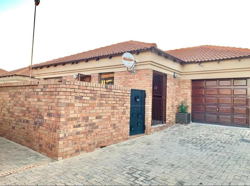 2 Bedroom House to rent in New Market Park