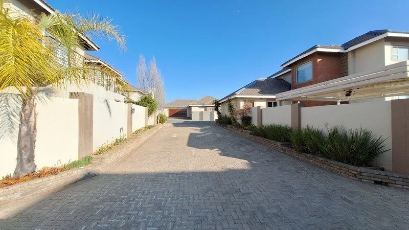 4 Bedroom Townhouse for sale in Shellyvale