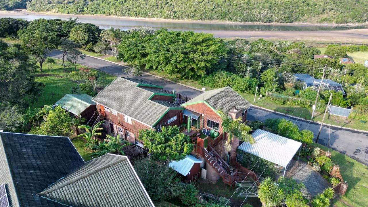 3 Bedroom House for sale in Cintsa East