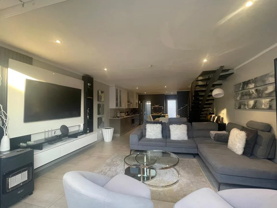 3 Bedroom Townhouse to rent in Menlo Park