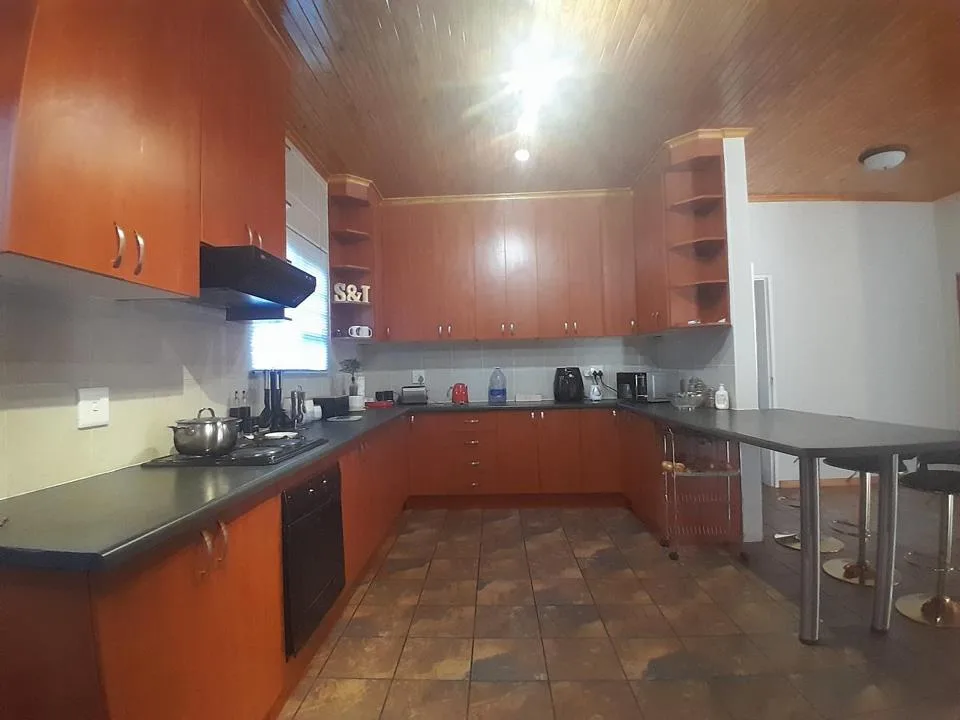 2 Bedroom Townhouse to rent in Rhodesdene