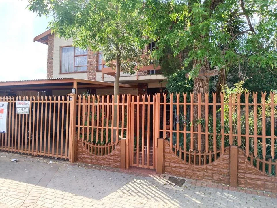 4 Bedroom House for sale in Homestead