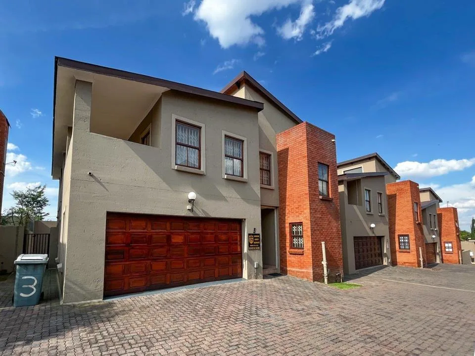 3 Bedroom Townhouse to rent in Alberante