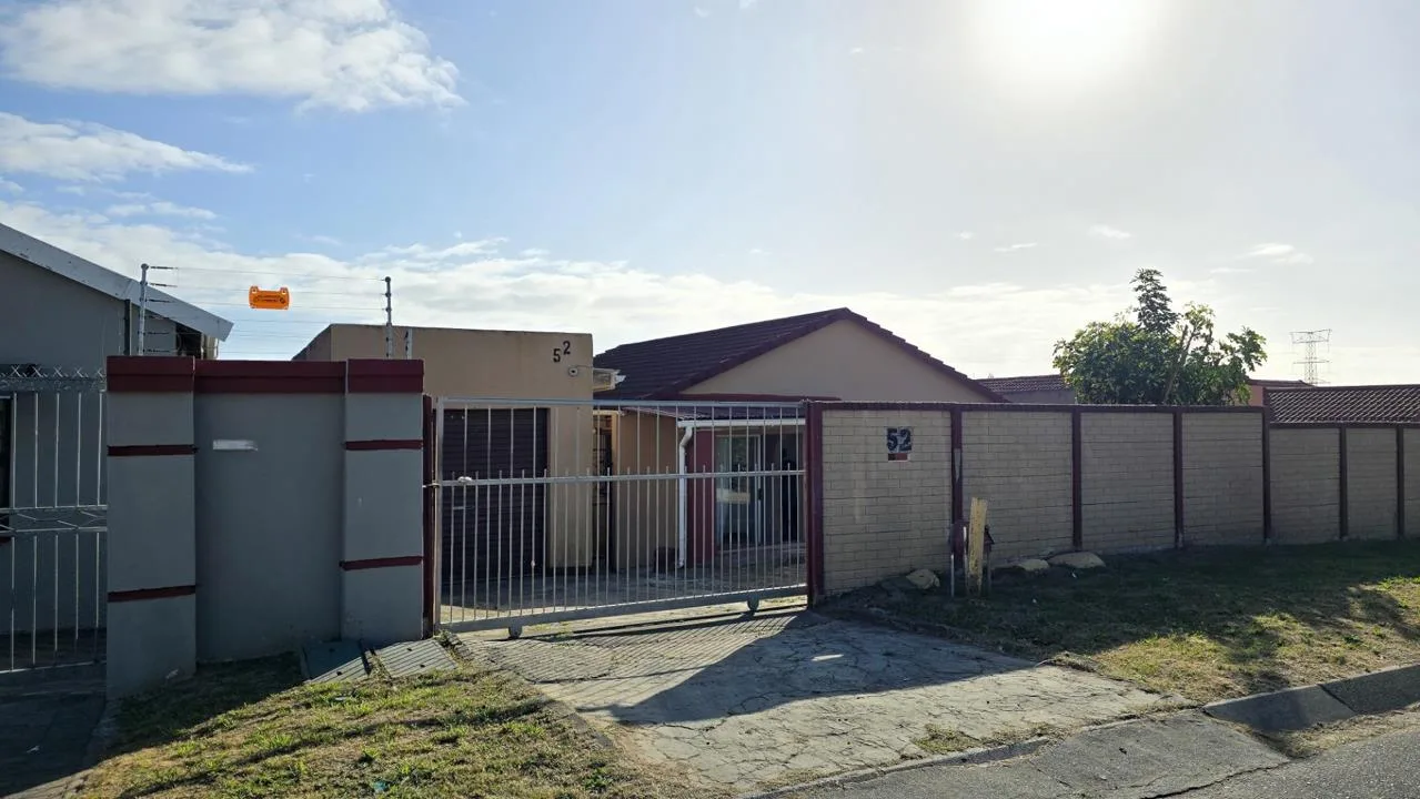 3 Bedroom House for sale in Amalinda