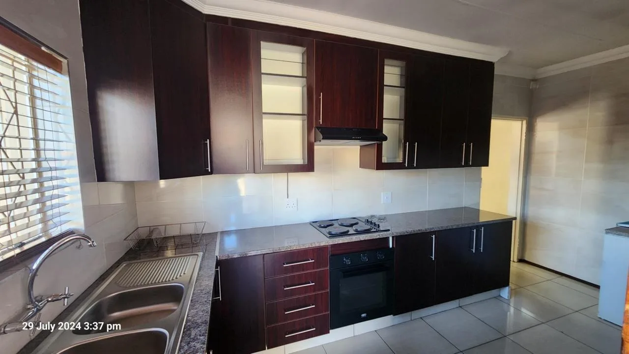 10 Bedroom House to rent in Tasbet Park Ext 2