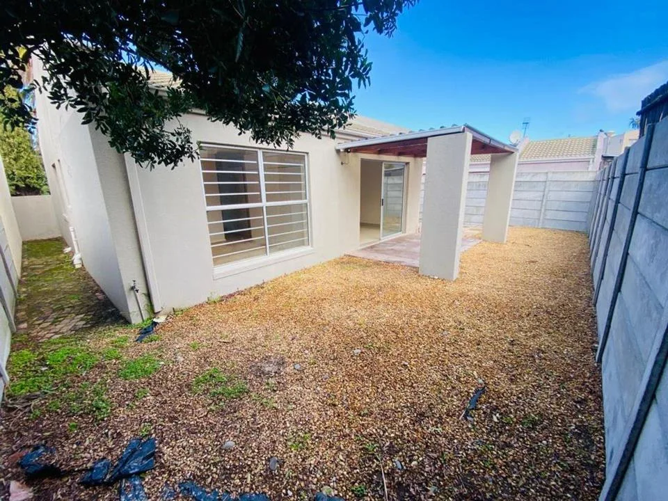 2 Bedroom House to rent in West Beach
