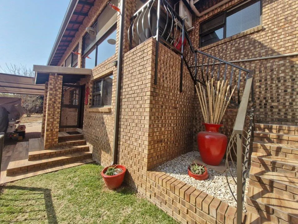 5 Bedroom House for sale in Kranspoort