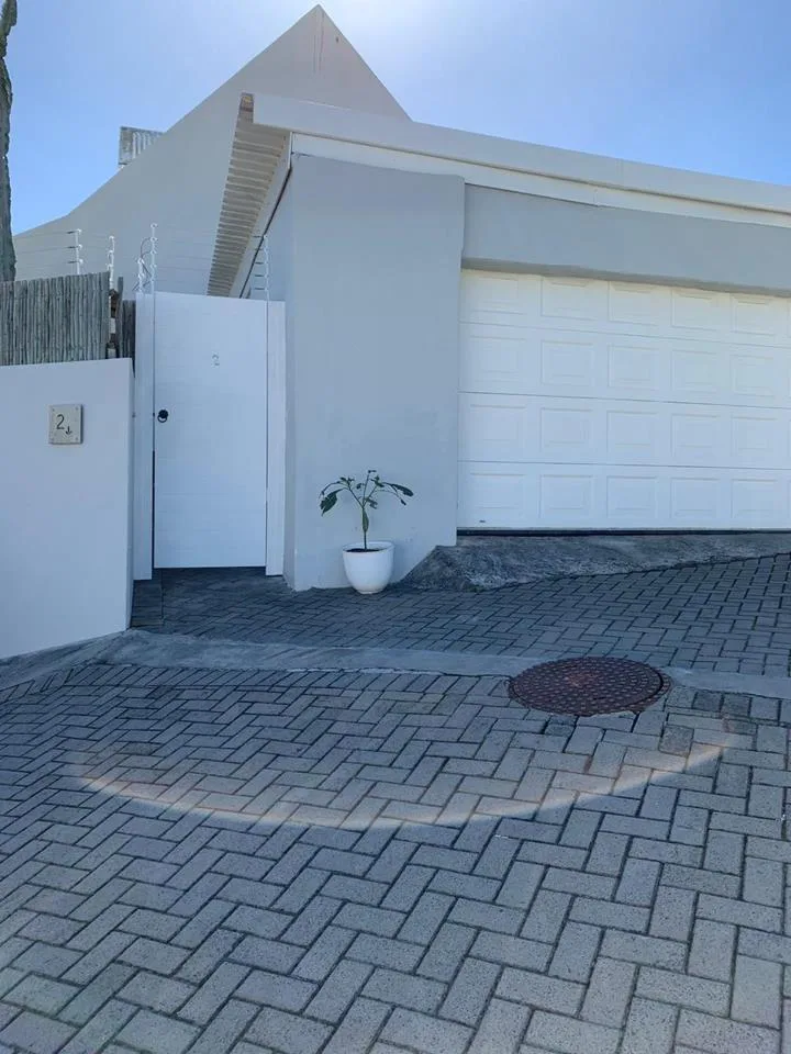 4 Bedroom House to rent in Hout Bay Beachfront