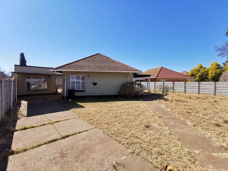 3 Bedroom House for sale in Stilfontein Ext 4