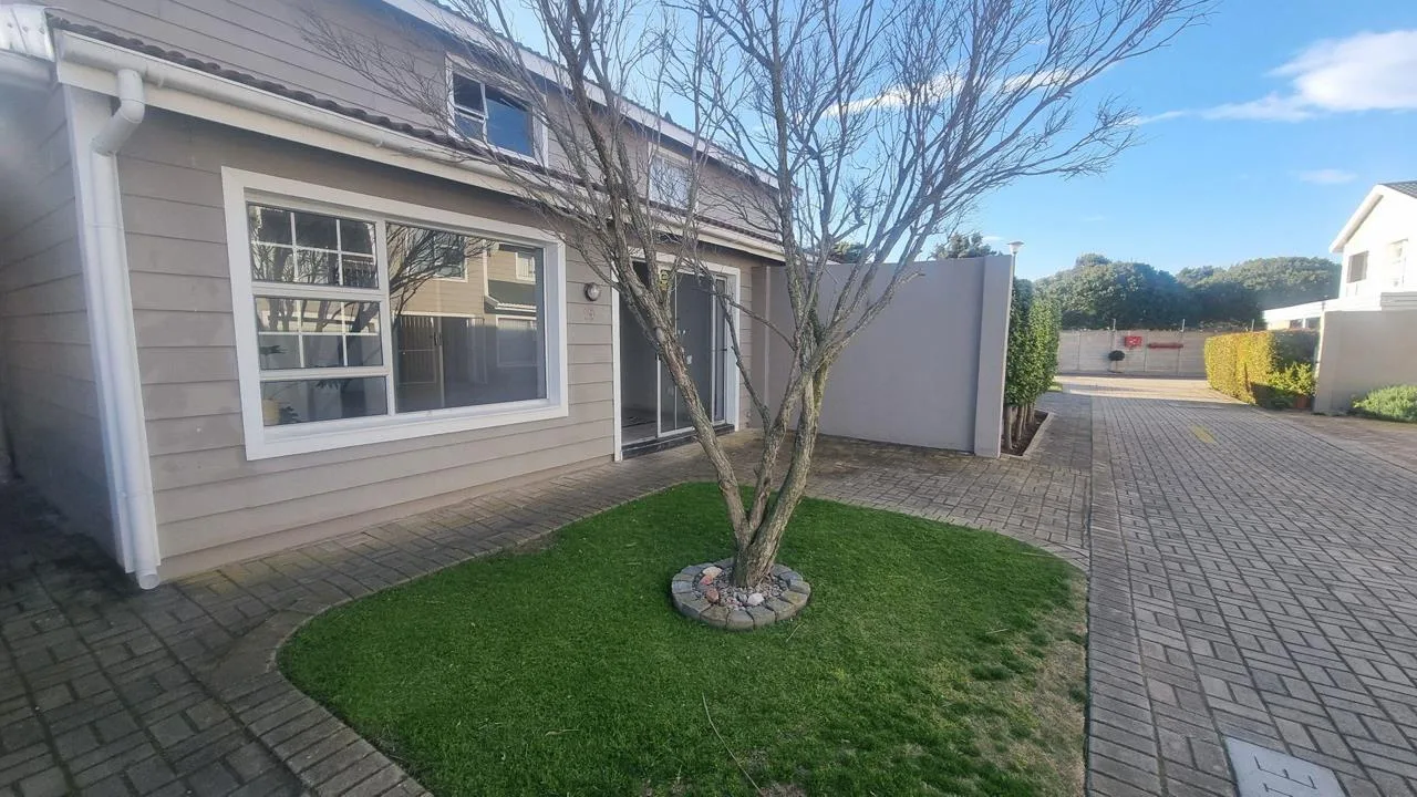2 Bedroom Townhouse to rent in Hartenbos Central