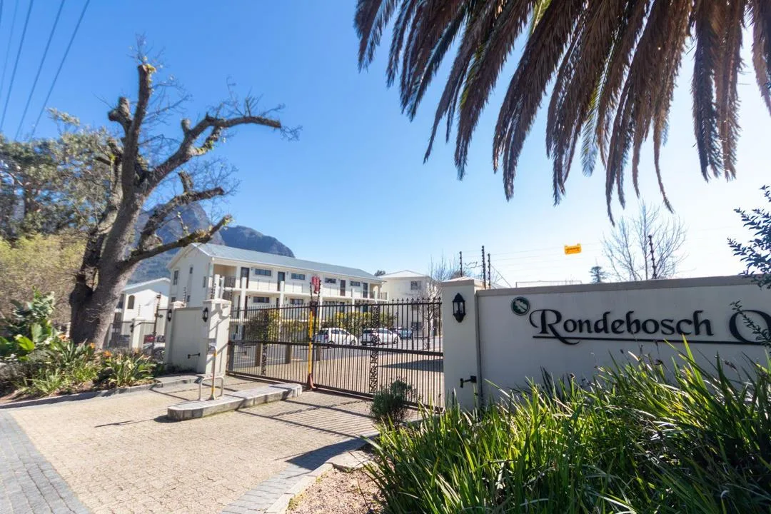 1 Bedroom Apartment / flat to rent in Rondebosch Village