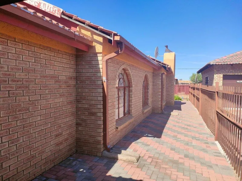 3 Bedroom House for sale in Grasslands
