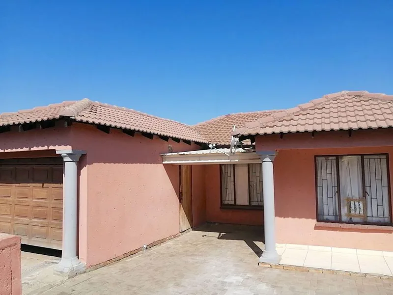 3 Bedroom House for sale in Tlhabane West