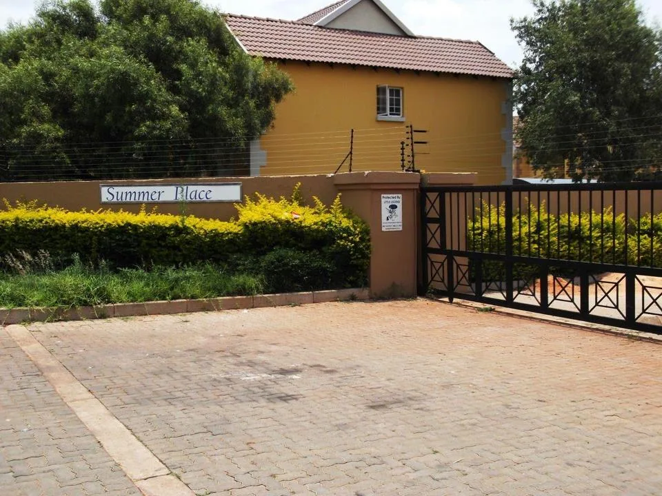 2 Bedroom Apartment / flat to rent in Winternest