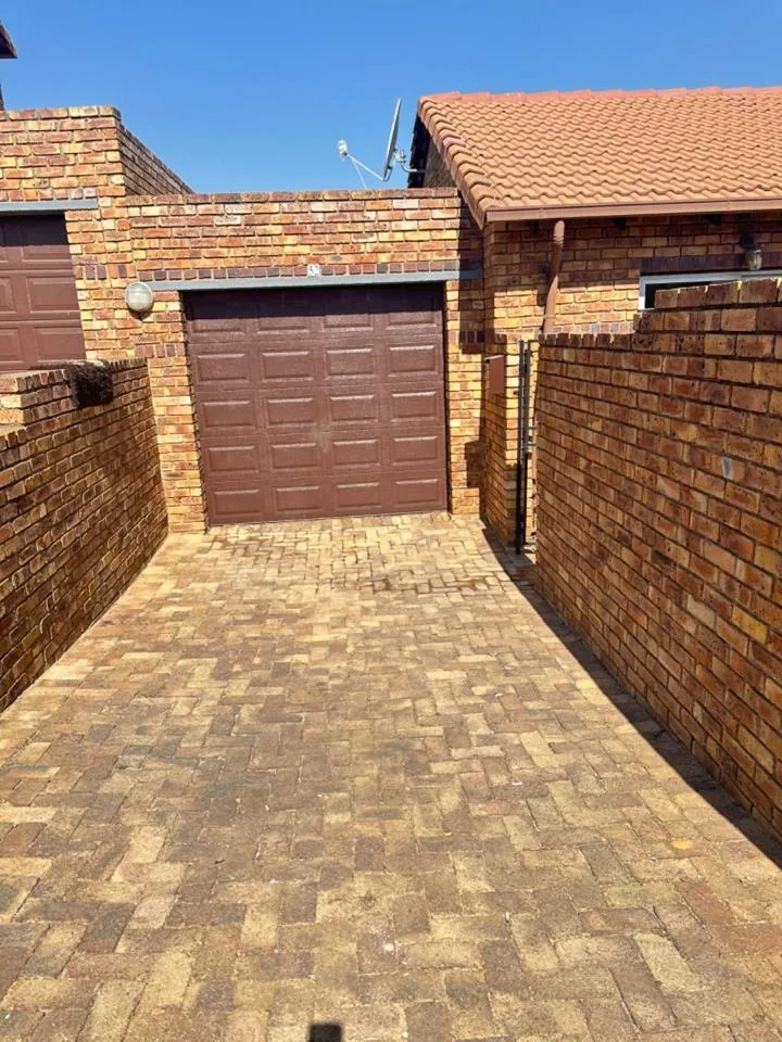 2 Bedroom Townhouse to rent in Halfway Gardens
