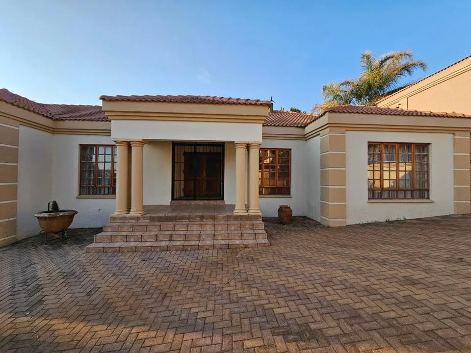 3 Bedroom Townhouse for sale in Wilkoppies