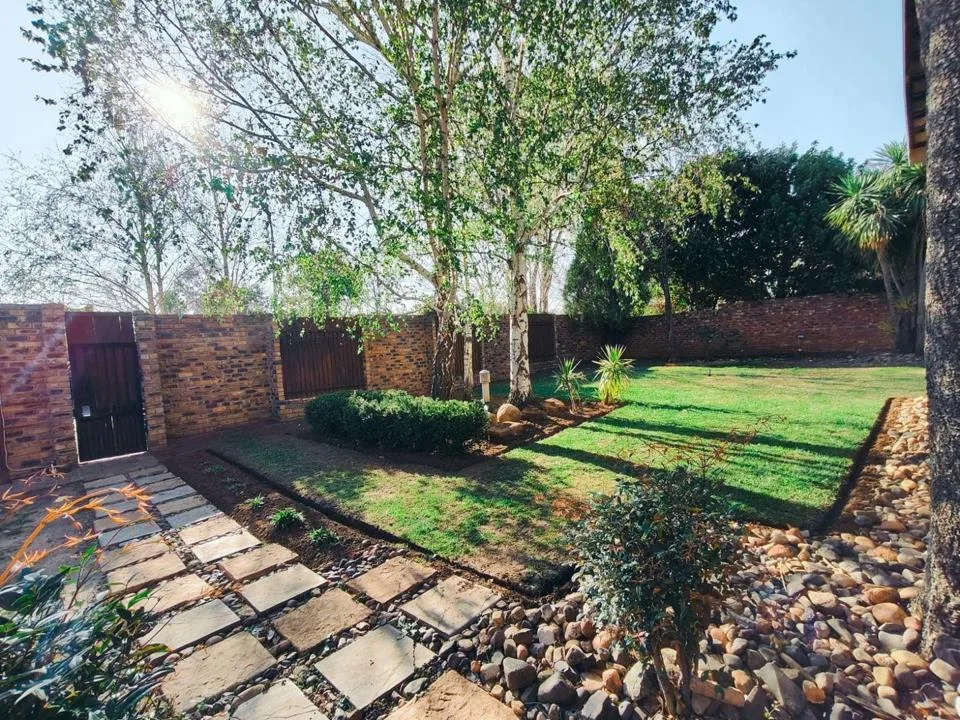 4 Bedroom House for sale in Panorama