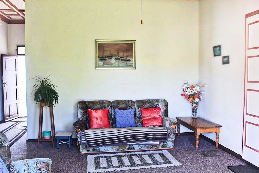 4 Bedroom House for sale in Uitenhage Central