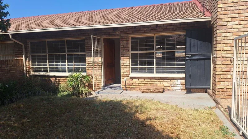 2 Bedroom Townhouse to rent in Krugersdorp North