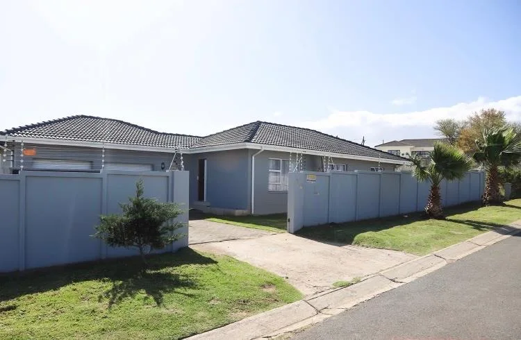 3 Bedroom House for sale in Gonubie