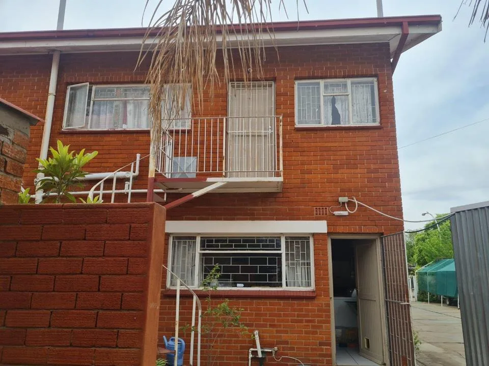 7 Bedroom House for sale in Generaal De Wet