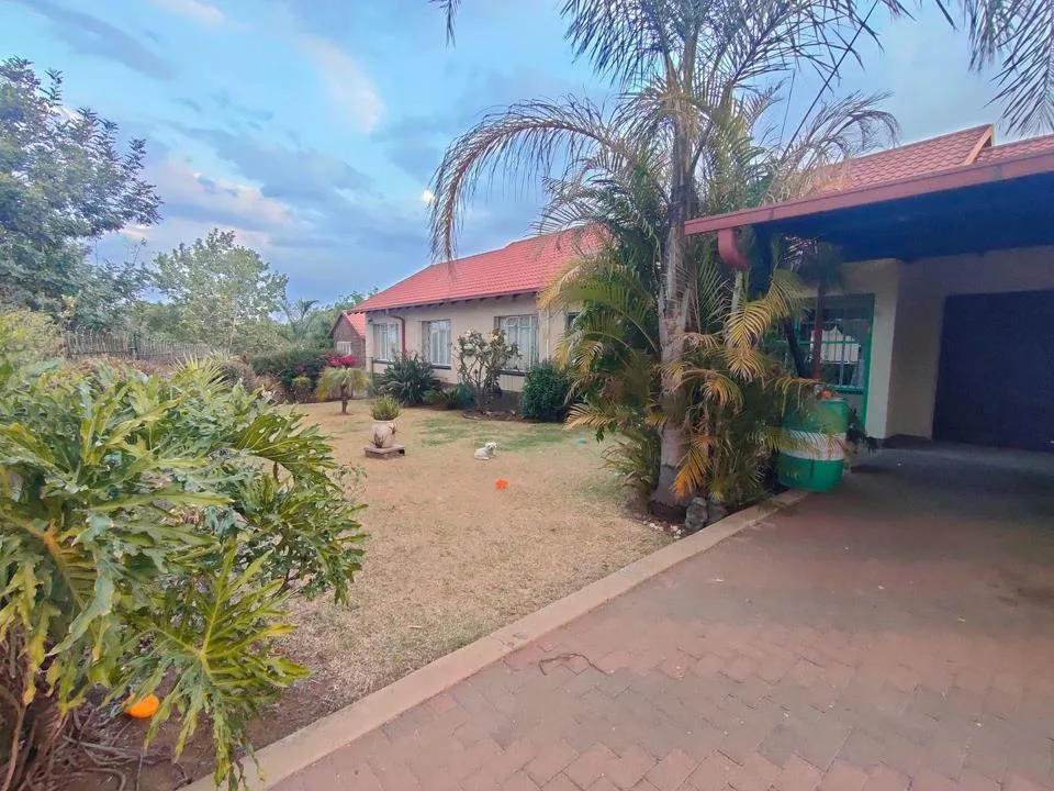 3 Bedroom House for sale in Model Park