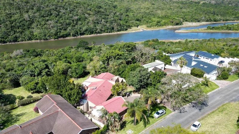 3 Bedroom House for sale in Beacon Bay