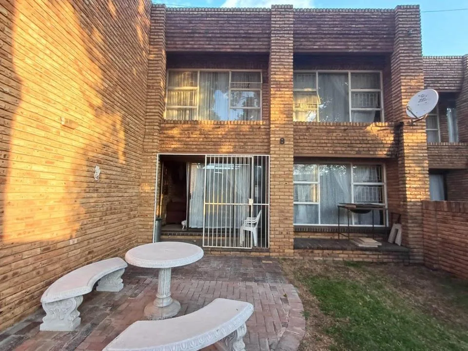 3 Bedroom Townhouse for sale in Neserhof