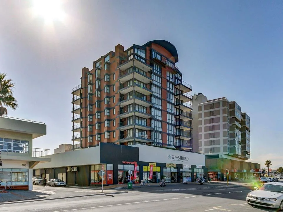 3 Bedroom Apartment / flat to rent in Strand Central
