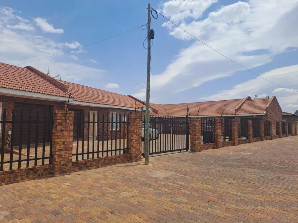 2 Bedroom Townhouse to rent in Nigel Central
