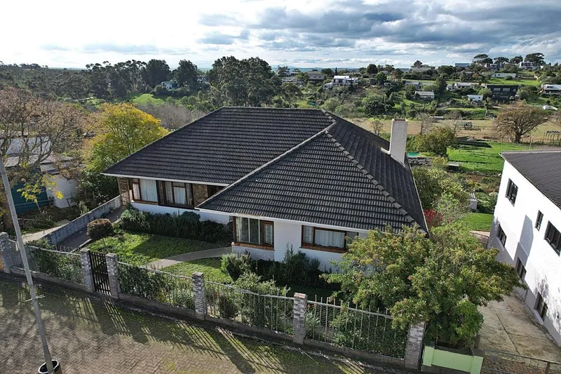 4 Bedroom House for sale in Napier