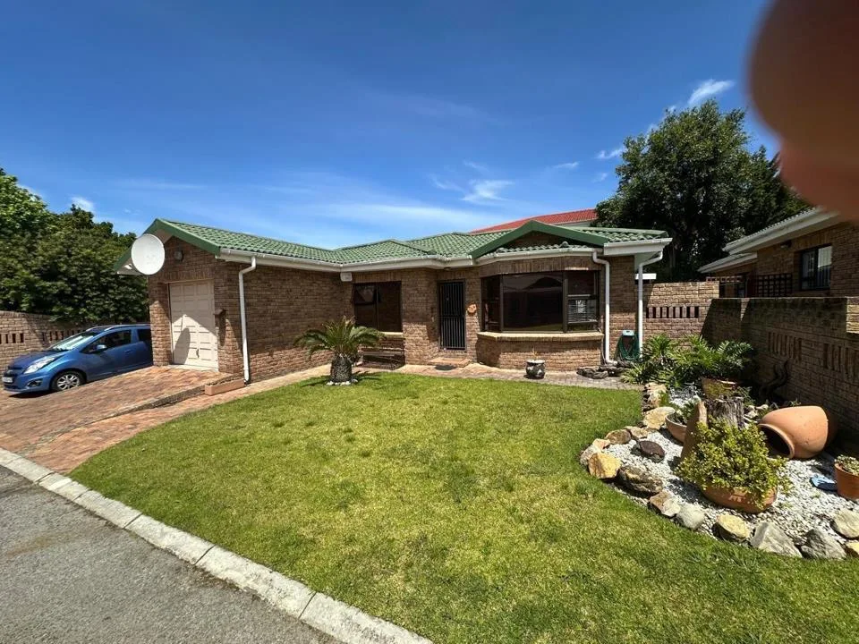 3 Bedroom Townhouse to rent in Kleinmond Central