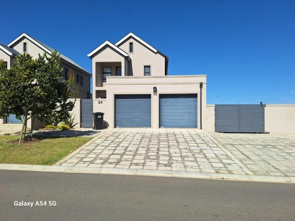 2 Bedroom House to rent in Altona