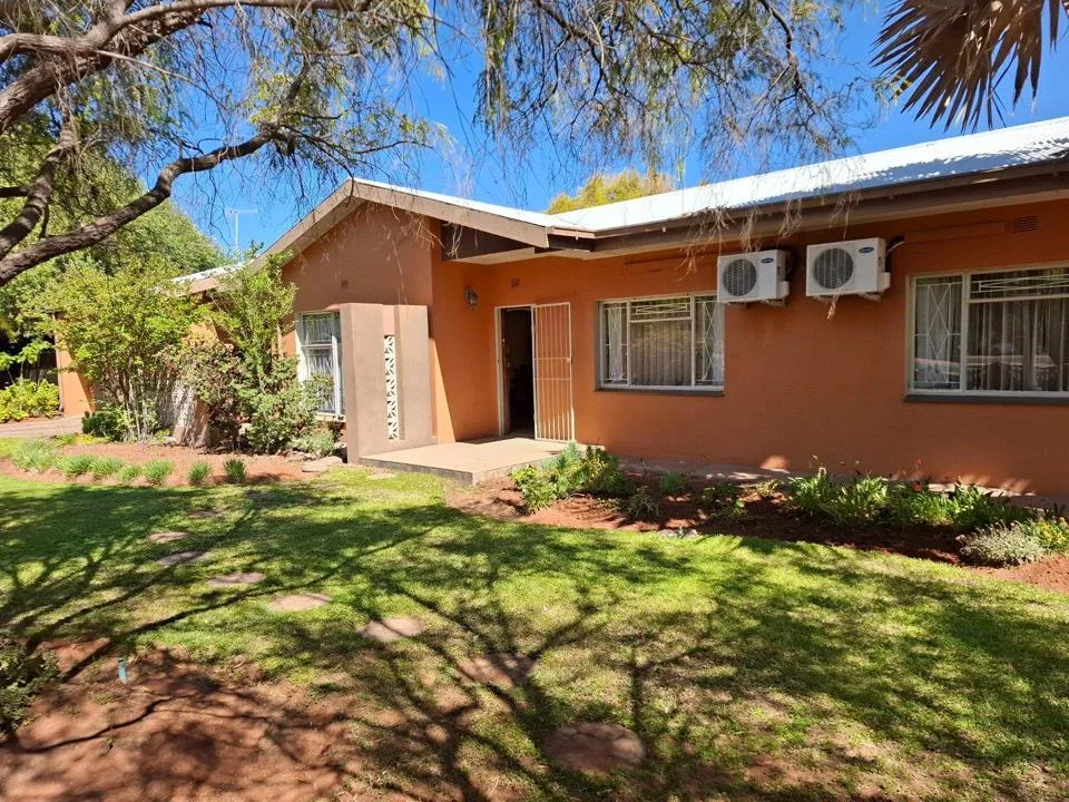 4 Bedroom House for sale in Oosterville