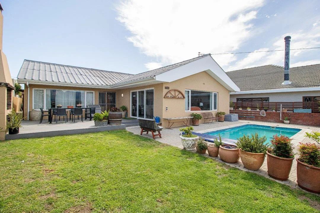 4 Bedroom House to rent in Strand North