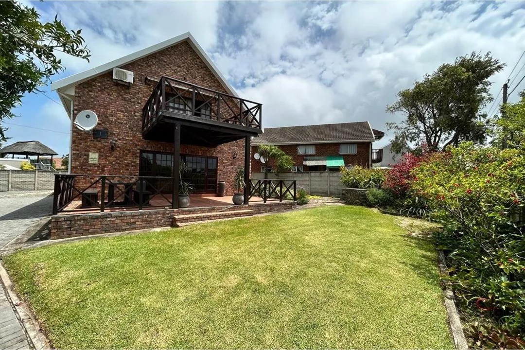 4 Bedroom House for sale in Sunrise On Sea