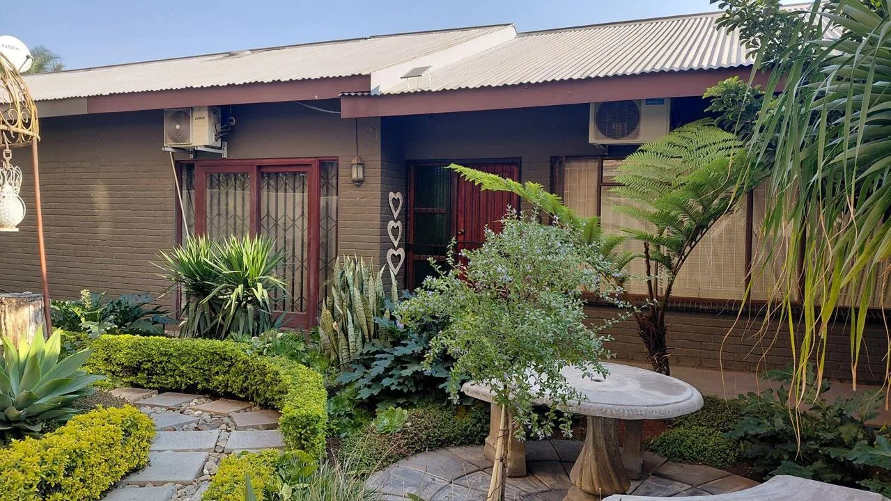 2 Bedroom House to rent in Brits Central