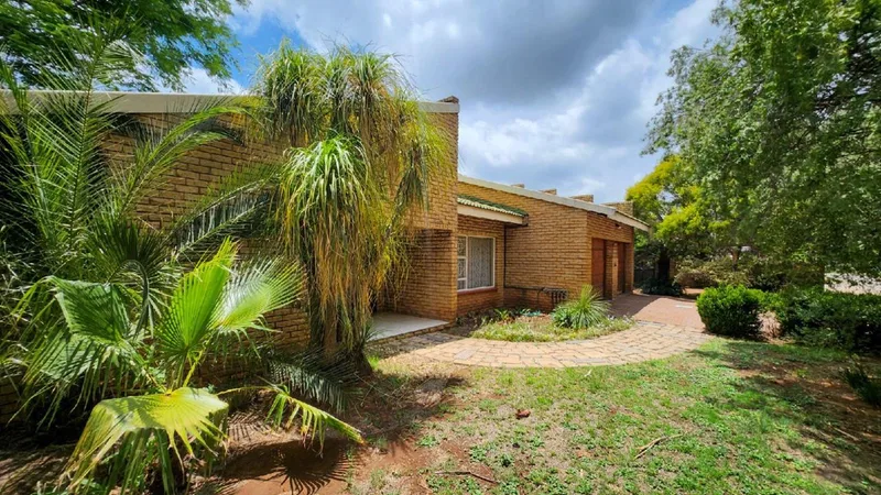 3 Bedroom House for sale in Stilfontein Ext 4